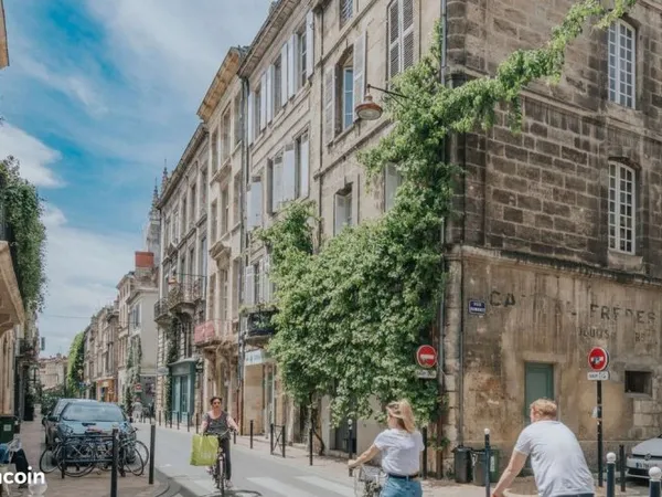 Parking/box 85 m² Bordeaux