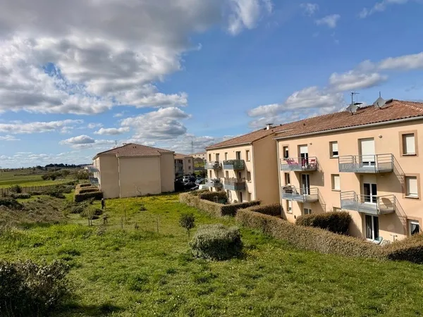 Appartement à vendre 3 pièces BERRIAC (11) 60m2 habitables, deux chambres, deux places de parking