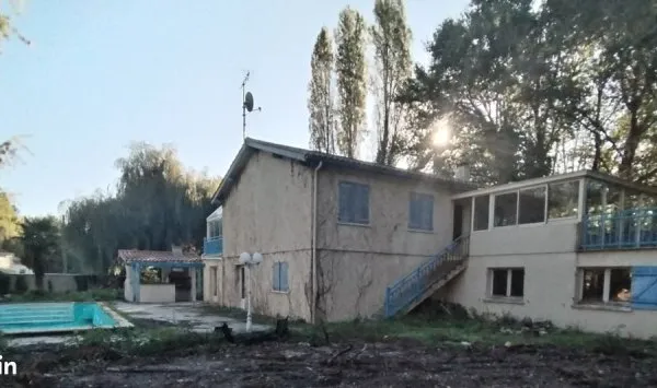 LESPARRE MEDOC SUD - MAISON 290 m² avec PISCINE et BBQ EXTERIEUR COUVERT SUR TERRAIN DE 2192 m²
