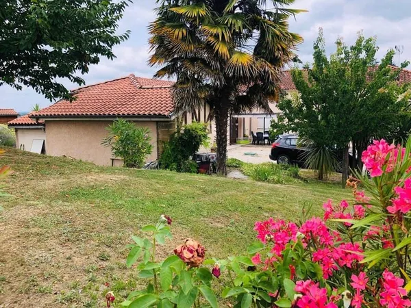 Maison 7 pièces 350 m²
