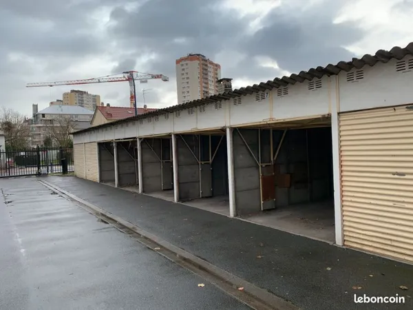 Lot de 10 box fermés / garages - Investissement locatif - Drancy