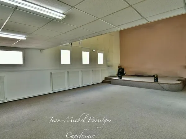 Dpt Haute Garonne (31), à vendre SAINT GAUDENS Local Professionnel 170m2 + Stationnement Aérien