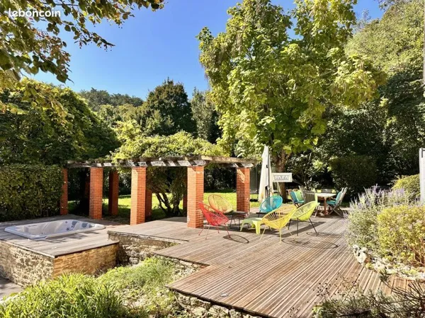 Maison 13 pièces 360 m²