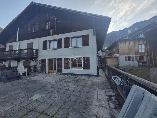 Maison à rénover avec 2 appartements Brizon