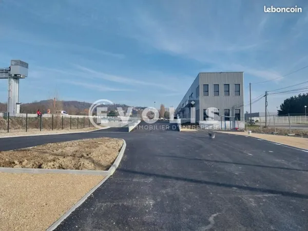 Local d'activité 605 m²