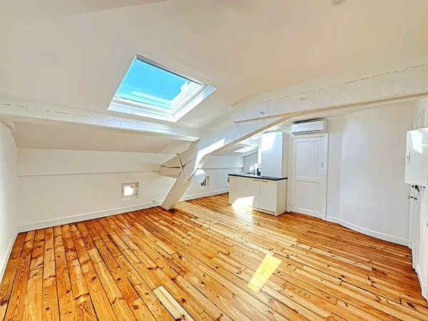 TOULOUSE Les Chalets - Superbe T1 bis rénové en dernier étage avec cave