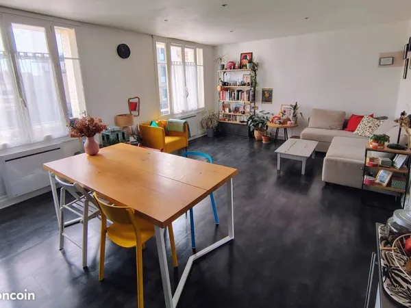 Appartement T2 lumineux dernier étage - Coeur Gratte-Ciel Villeurbanne
