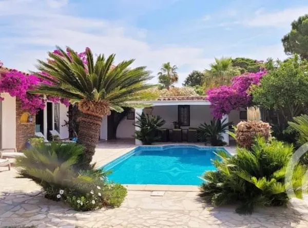 Maison 8 pièces 237 m²
