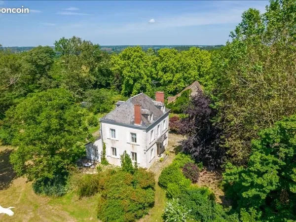 Château 5 pièces 140 m²