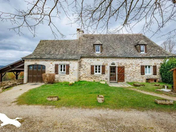 Maison en pierre de 4 pièces principales