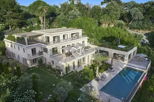 Maison 10 pièces 680 m²