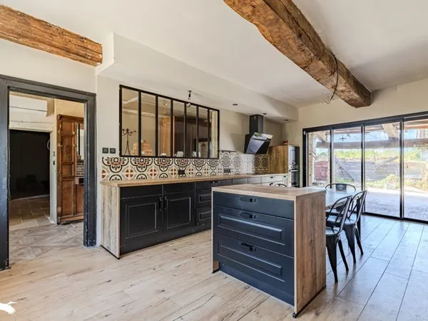 Maison 7 pièces 212 m²