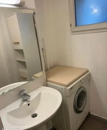 Chambre meublée
