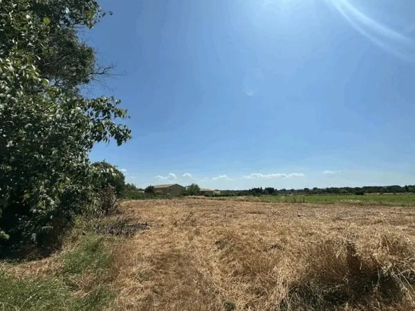 Terrain 600 m²