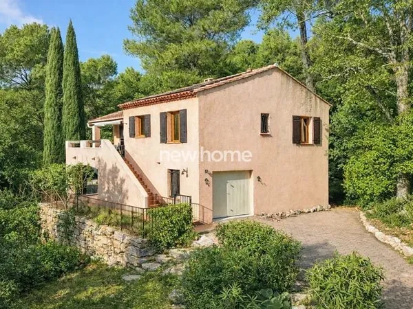 Maison avec piscine et proche des commerces