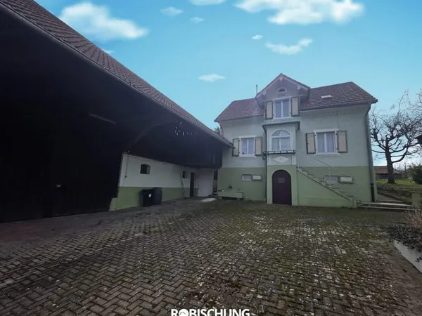 HELFRANTZKIRCH : Maison avec dépendances et potentiel