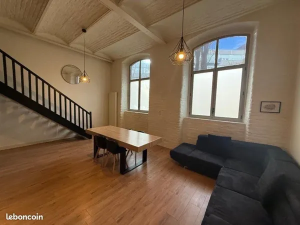 Loft 2 pièces 82 m²