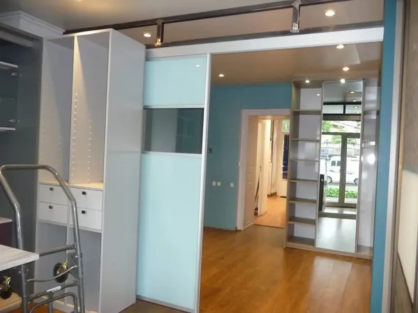 MONTBRISON IDEALEMENT SITUE LOCAL 52 M2 AVEC VITRINE
