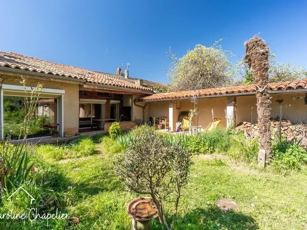 Toulousaine de 177m², 5 chambres dont 1 au RDC, 3 SDE, 3 WC, jardin, garage