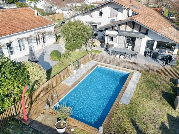 Maison 10 pièces 300 m²