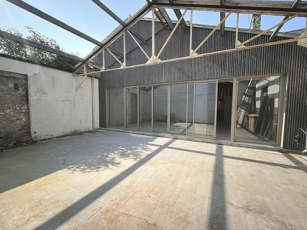 Maison de ville de 190 m² avec garage et patio