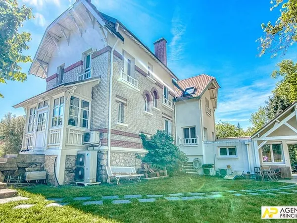 Versailles Montreuil Maison 8 pièces 6 chambres 268 m² au sol avec garage et studio indépendant de 2