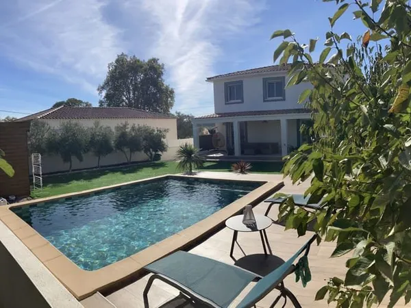 Villa proche de Gignac 6 pièces 5 chambres , piscine