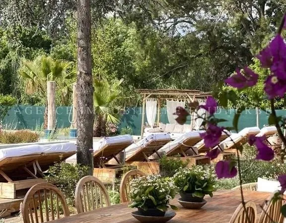 Maison Location Saint-Tropez   100000€