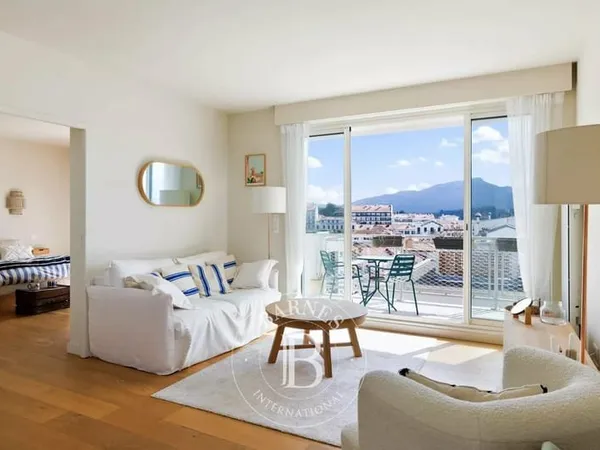SAINT JEAN DE LUZ, APPARTEMENT DE 68 M² RÉNOVÉ AVEC BELLES VUES