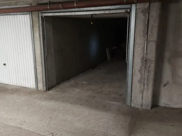Garage à Louer - Koenigshoffen / Montagne verte- Strasbourg