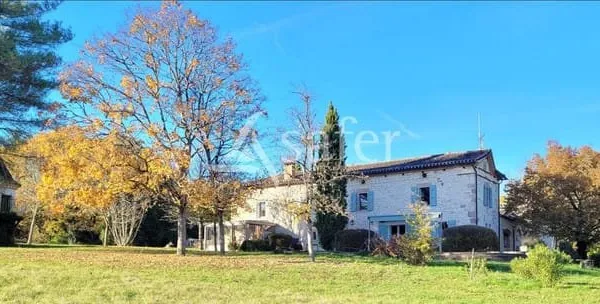 Domaine d'exception sur 5 ha, idéal profession libérale, activ