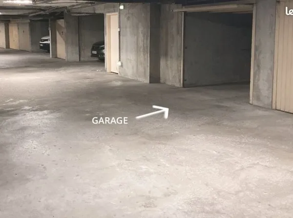 Garage Box-Fermé (+ Porte Résidence) PRÉSSENSÉ-COLIN Métro République