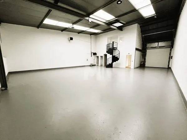 Local d'activité 658 m²