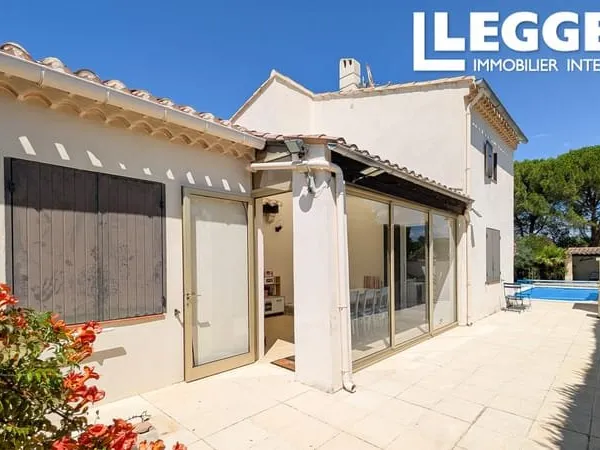 Villa lumineuse avec piscine, jardin paysager et dépendances - Quartier recherché à deux pas du cent
