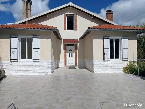 Maison rénovée 3 chambres, dépendance, jardin et terrasse