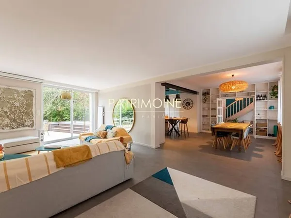 Maison 10 pièces 235 m²