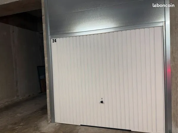 Garage fermé Lyon 8