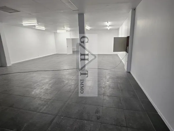 Local commercial 215 M²