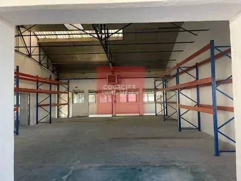 LE MESNIL SAINT DENIS (78) - ENTREPOT/BUREAUX A LOUER 315 M²