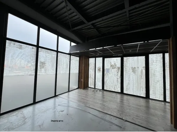 Local commercial 1 pièce 116 m²