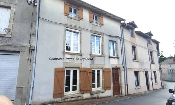 Immeuble de 2 appartements rénovés, libres,en centre bourg,