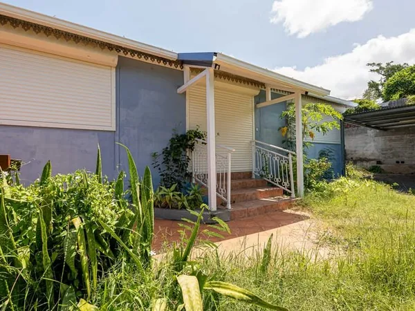 A vendre maison de type 4 sur 400m2 de terrain à St-Leu.