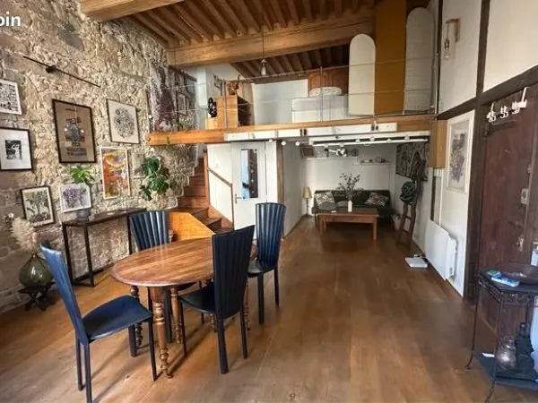 VIEUX LYON - RUE PIÉTONNE - APPARTEMENT CANUT DE CARACTÈRE - 51m²