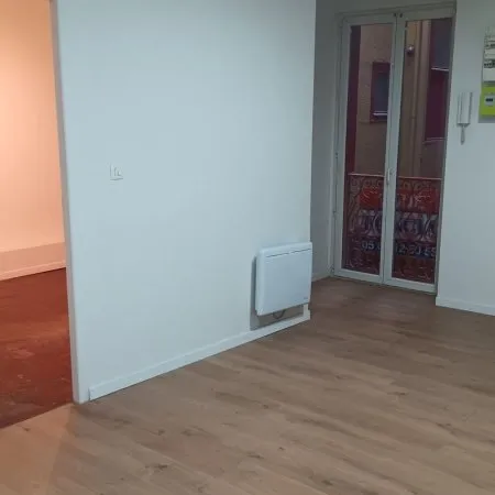 Carmes- bureau composé de 2 espaces- activité professionnelle uniquement