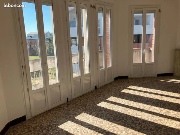 RARE - Grand T3 90 m² refait à neuf - Lumineux, calme, nombreux rangements - Villebourbon
