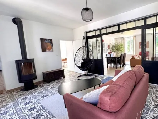 Maison 11 pièces 380 m²