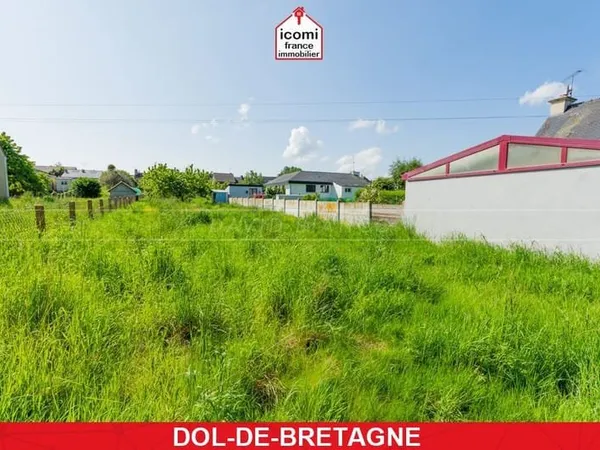 ILLE-ET-VILAINE - Dol-de-Bretagne (35120) - A VENDRE - TERRAIN 558M² CLOS - HORS LOTISSEMENT- NON VI