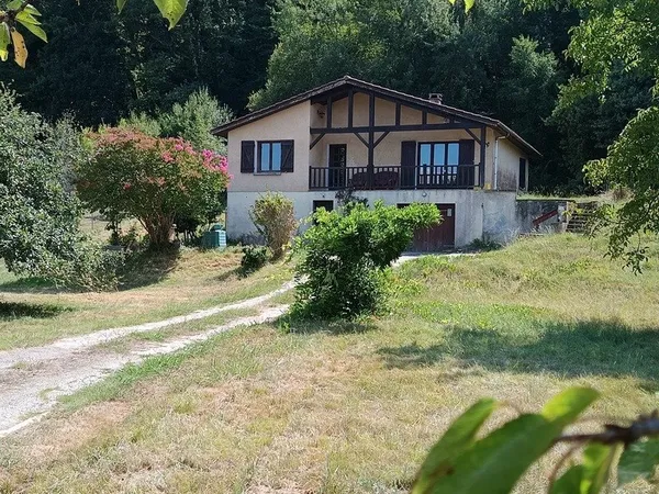 MAISON LANDAISE SUR DEUX NIVEAUX PROCHE CENTRE VILLE