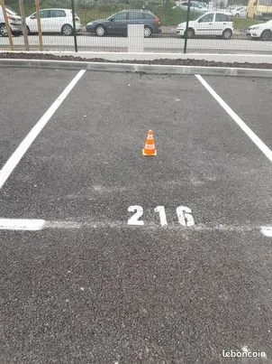 Parking , voiture, Van, fourgon dans résidence sécurisée