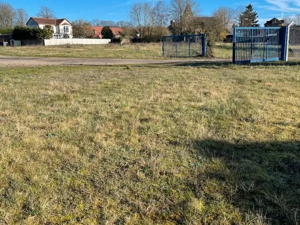 Location ou vente 9000 m² La Houssoye 60390